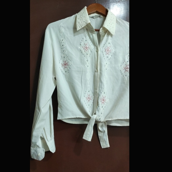 Crop Knot Shirt - Picture 7 of 9